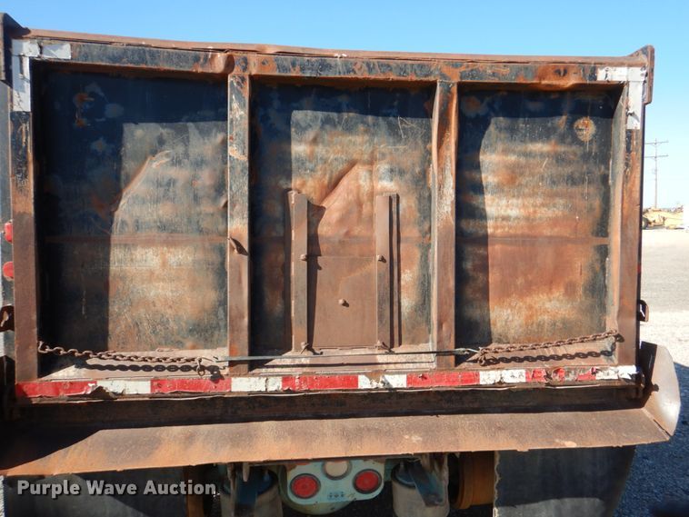 image for item DJ0277 2004 Freightliner Columbia  dump truck