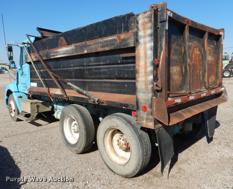 image for item DJ0277 2004 Freightliner Columbia  dump truck