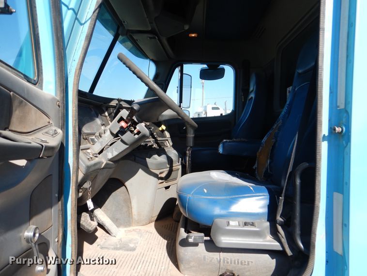 image for item DJ0277 2004 Freightliner Columbia  dump truck