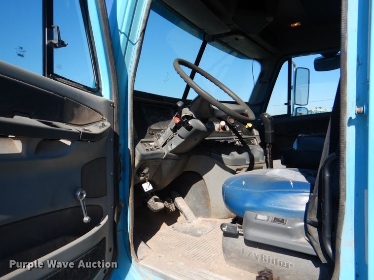 image for item DJ0277 2004 Freightliner Columbia  dump truck