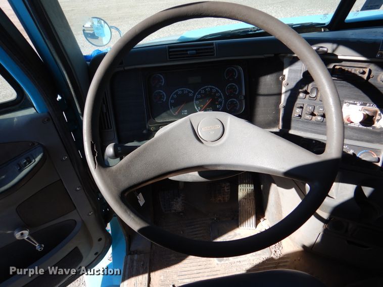 image for item DJ0277 2004 Freightliner Columbia  dump truck