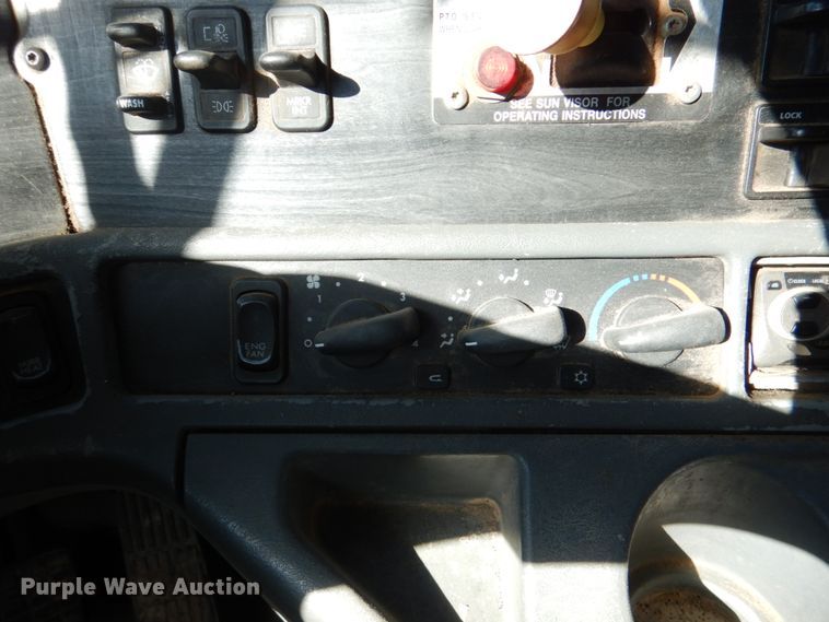 image for item DJ0277 2004 Freightliner Columbia  dump truck