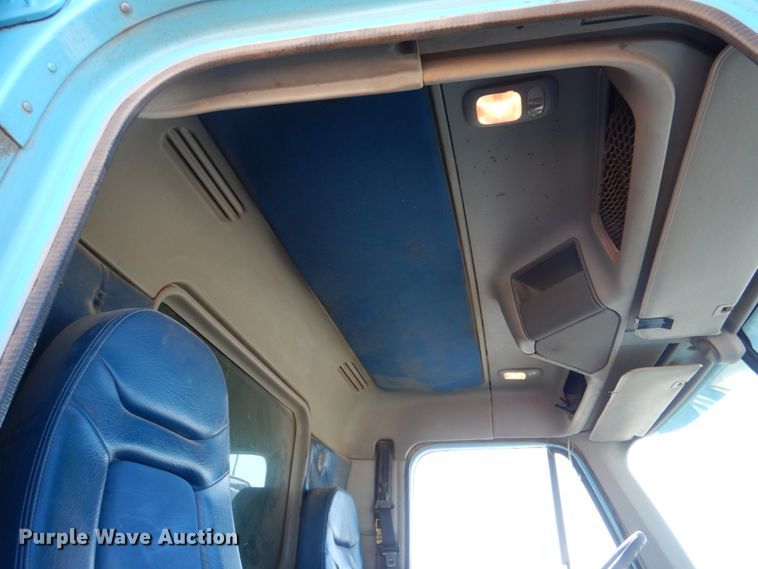 image for item DJ0277 2004 Freightliner Columbia  dump truck