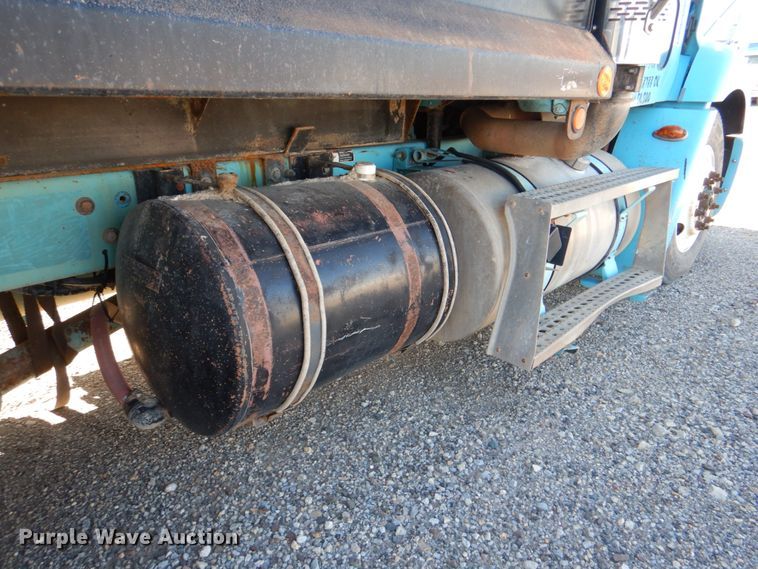 image for item DJ0277 2004 Freightliner Columbia  dump truck