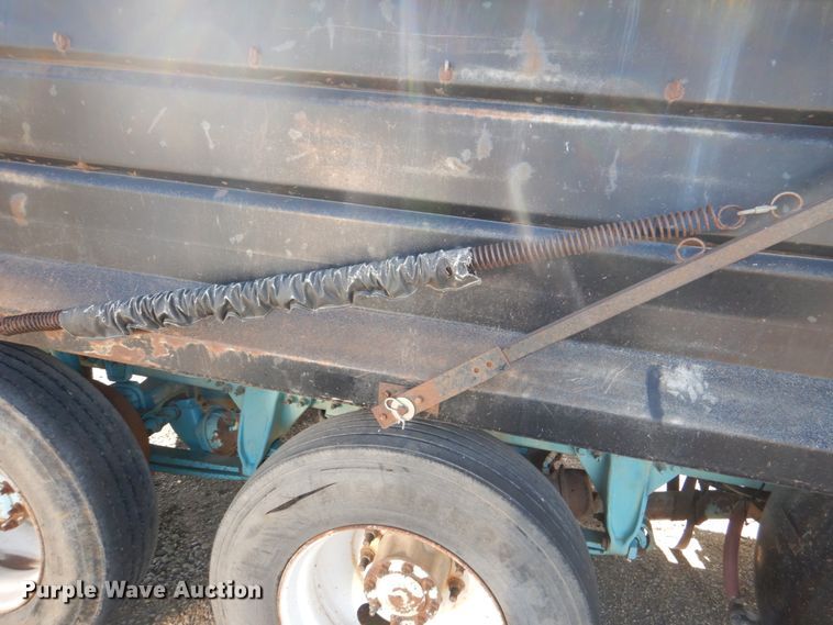 image for item DJ0277 2004 Freightliner Columbia  dump truck