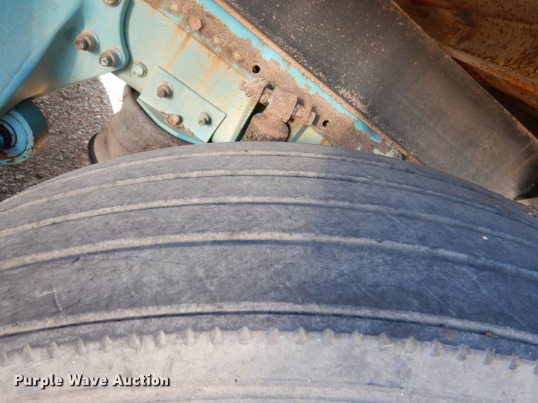 image for item DJ0277 2004 Freightliner Columbia  dump truck