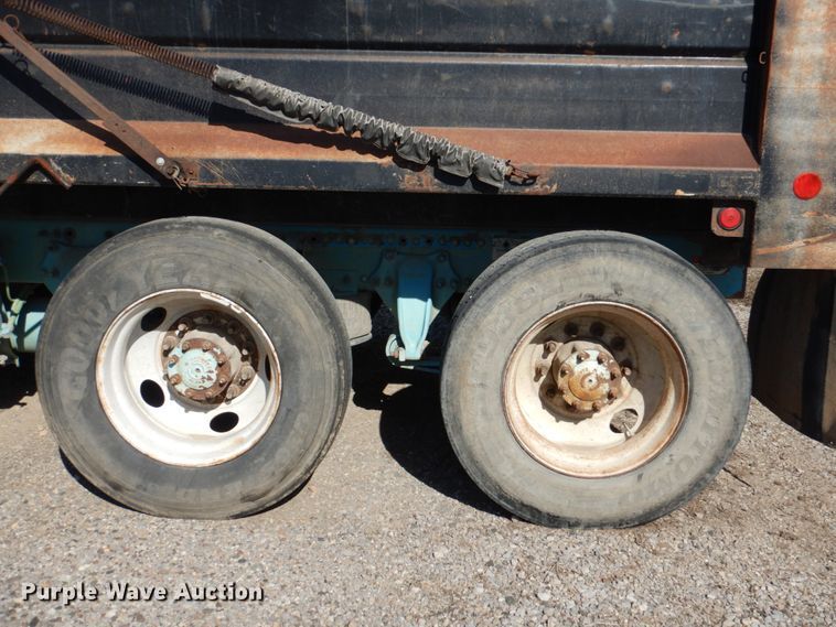 image for item DJ0277 2004 Freightliner Columbia  dump truck