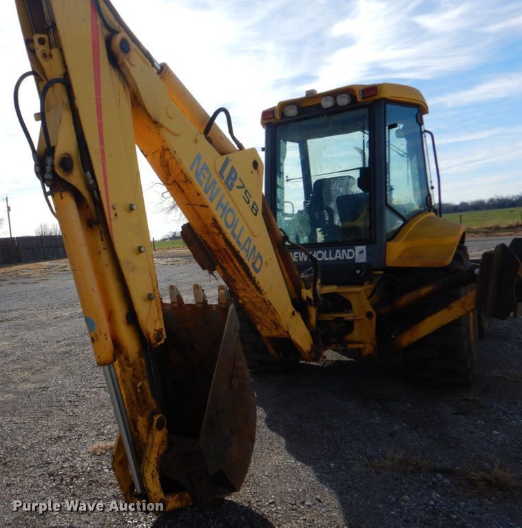 image for item DJ0362 2005 New Holland LB75B  backhoe