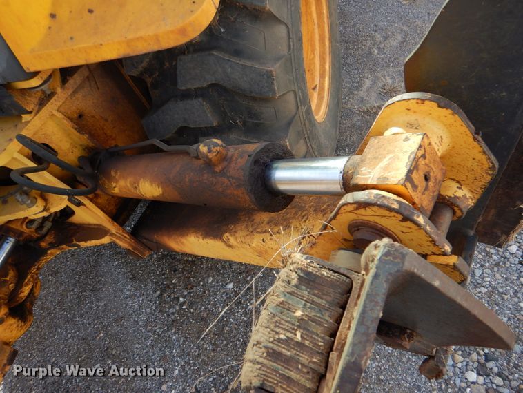 image for item DJ0362 2005 New Holland LB75B  backhoe
