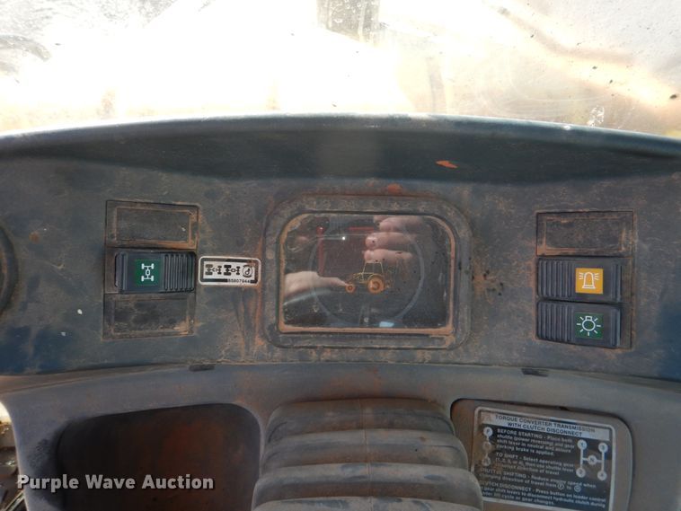 image for item DJ0362 2005 New Holland LB75B  backhoe