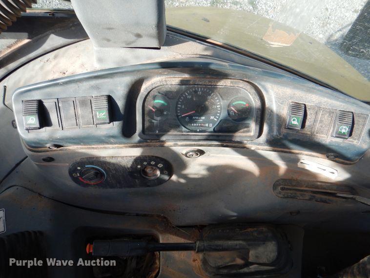 image for item DJ0362 2005 New Holland LB75B  backhoe