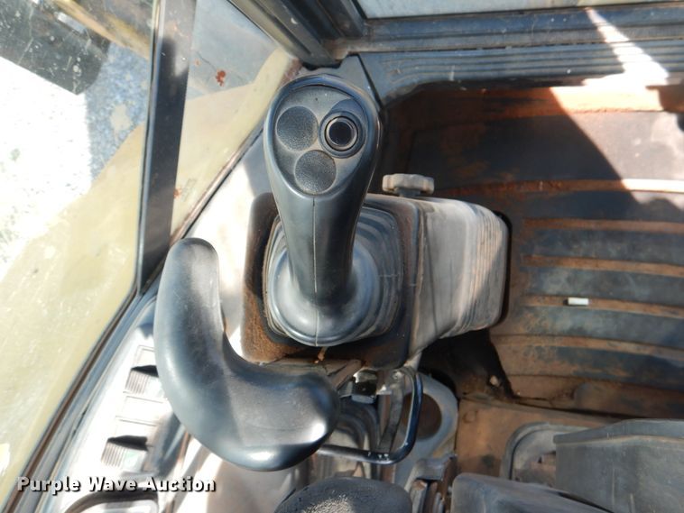 image for item DJ0362 2005 New Holland LB75B  backhoe