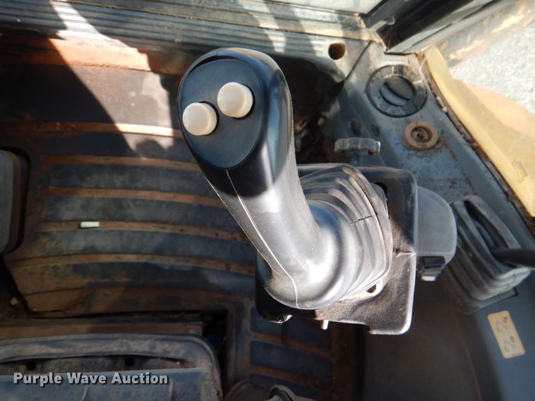 image for item DJ0362 2005 New Holland LB75B  backhoe