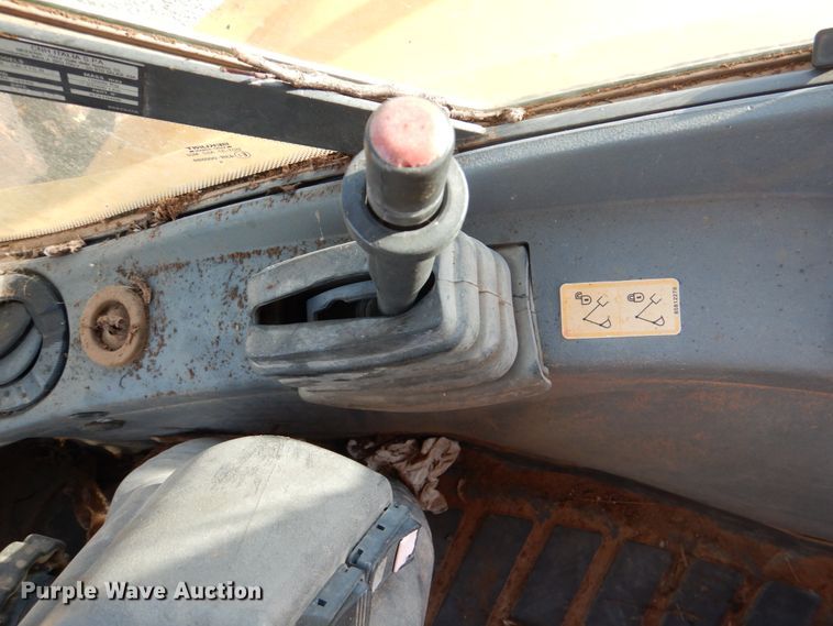 image for item DJ0362 2005 New Holland LB75B  backhoe