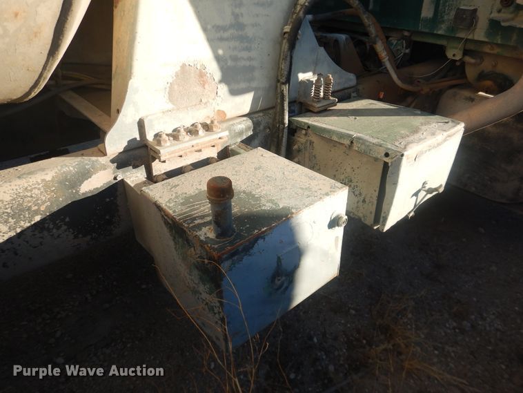 image for item DJ4813 1993 Ford L8000  ready mix truck