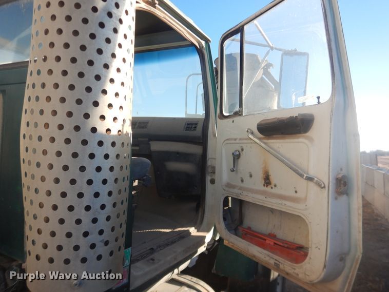 image for item DJ4813 1993 Ford L8000  ready mix truck