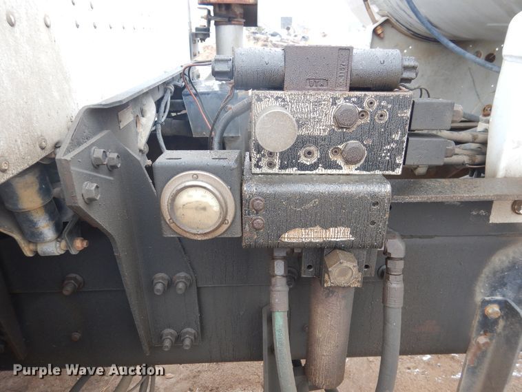 image for item DJ4817 2005 International Paystar 5500i  ready mix truck