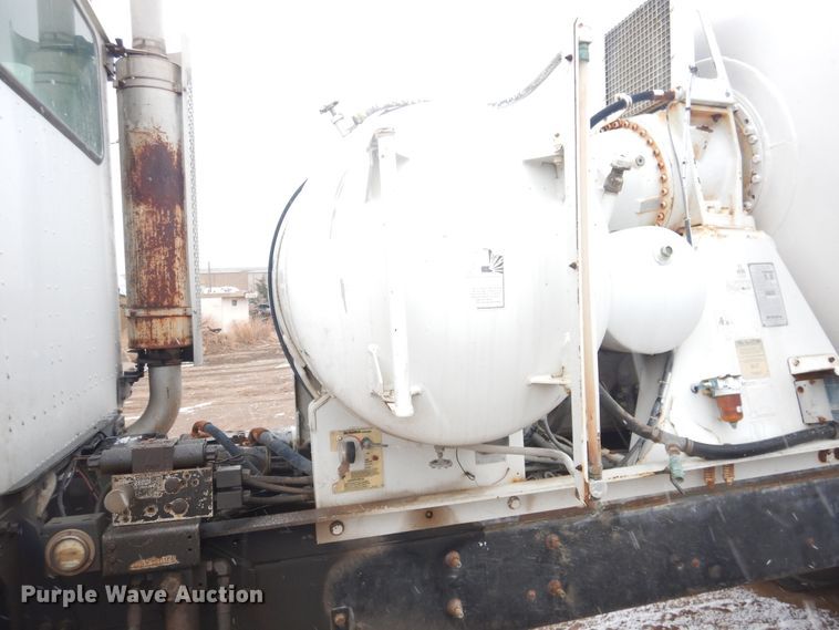 image for item DJ4817 2005 International Paystar 5500i  ready mix truck