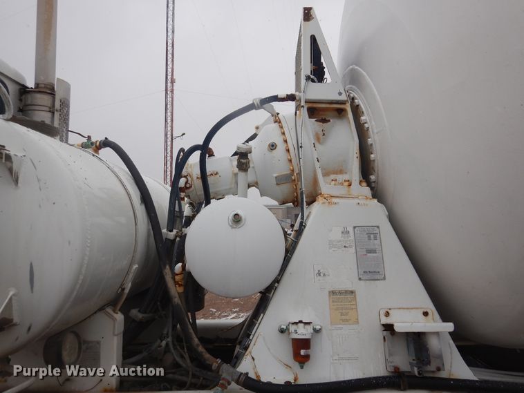 image for item DJ4817 2005 International Paystar 5500i  ready mix truck