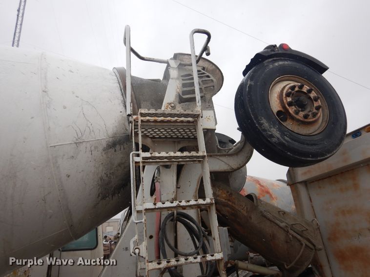 image for item DJ4817 2005 International Paystar 5500i  ready mix truck