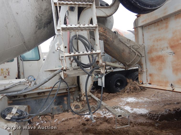 image for item DJ4817 2005 International Paystar 5500i  ready mix truck