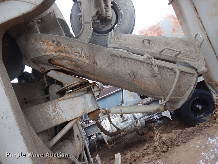 image for item DJ4817 2005 International Paystar 5500i  ready mix truck