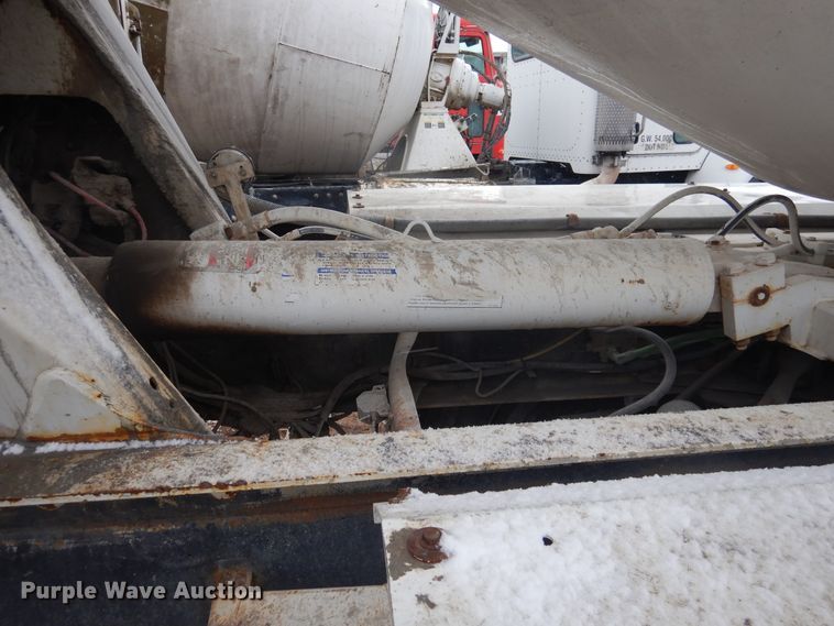 image for item DJ4817 2005 International Paystar 5500i  ready mix truck