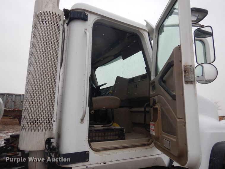 image for item DJ4817 2005 International Paystar 5500i  ready mix truck