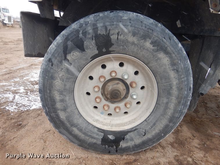 image for item DJ4817 2005 International Paystar 5500i  ready mix truck