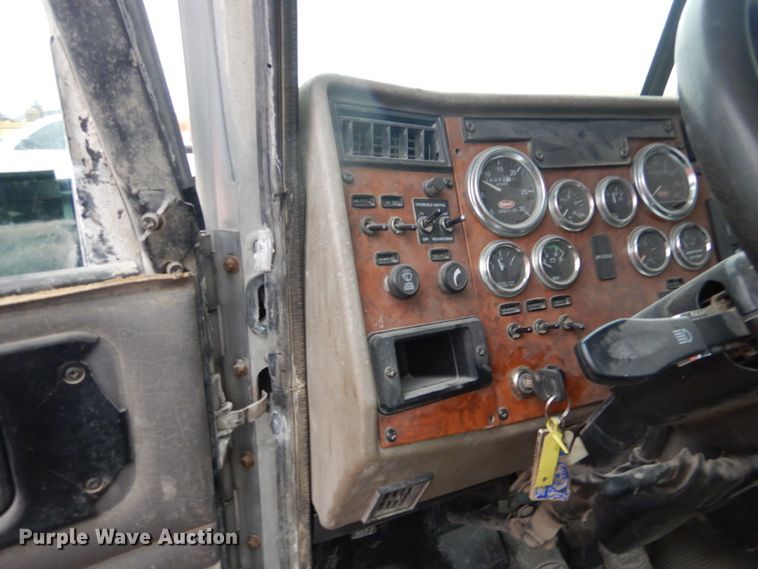 image for item DJ4818 2008 Peterbilt 340  ready mix truck