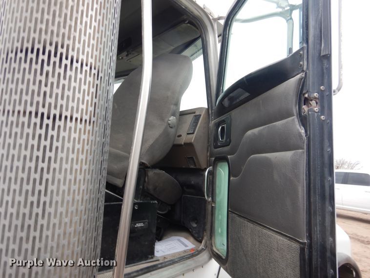 image for item DJ4818 2008 Peterbilt 340  ready mix truck