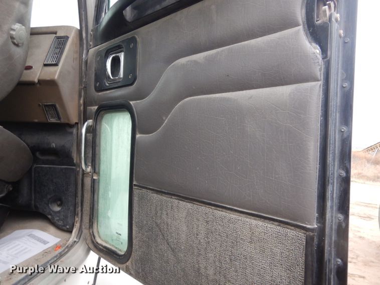 image for item DJ4818 2008 Peterbilt 340  ready mix truck