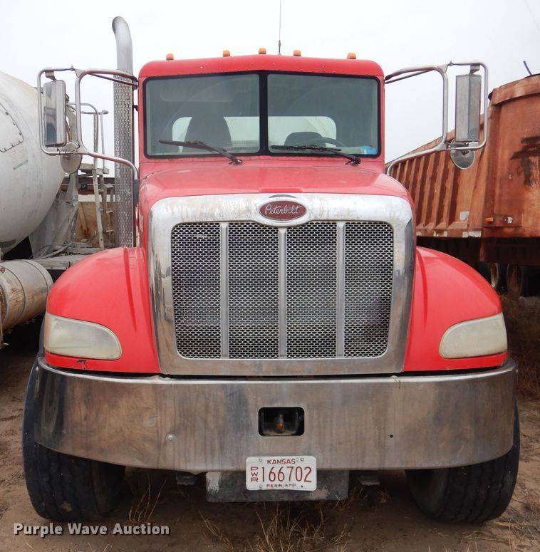image for item DJ4819 2008 Peterbilt 340  ready mix truck
