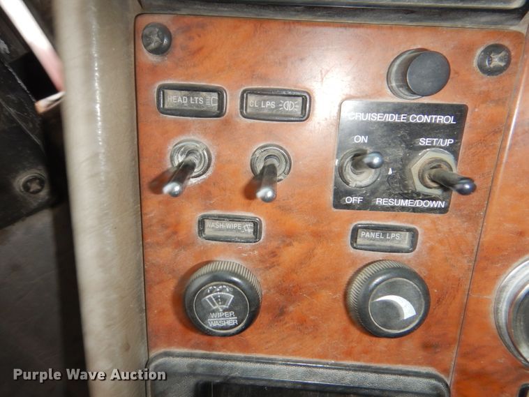 image for item DJ4819 2008 Peterbilt 340  ready mix truck