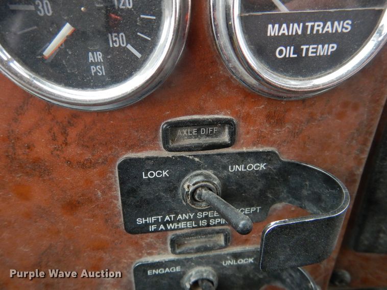 image for item DJ4819 2008 Peterbilt 340  ready mix truck