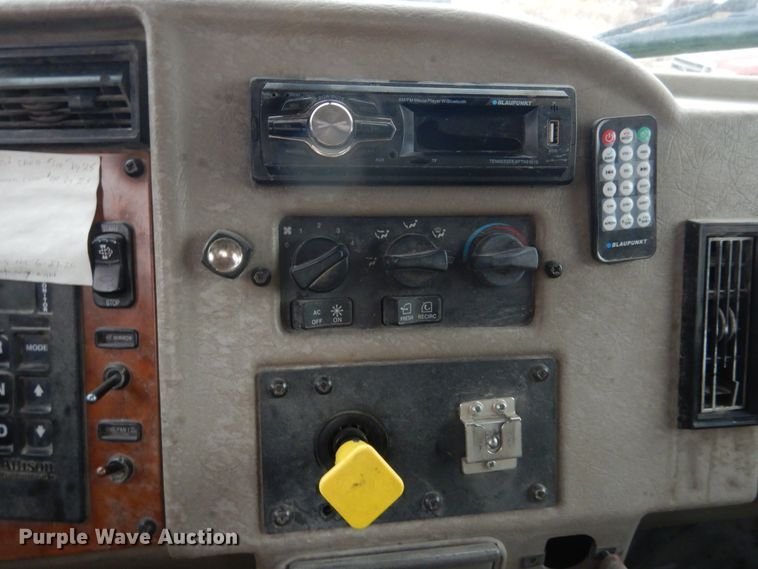 image for item DJ4819 2008 Peterbilt 340  ready mix truck