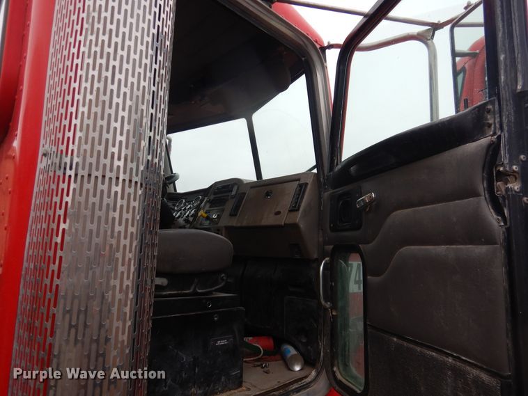 image for item DJ4819 2008 Peterbilt 340  ready mix truck