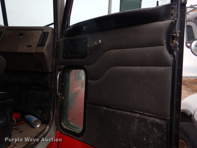 image for item DJ4819 2008 Peterbilt 340  ready mix truck