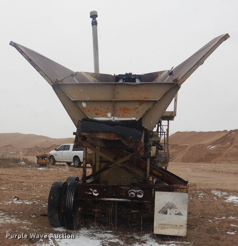 image for item DJ4840 2000 Kolberg Pioneer 4233HIS  roll crusher