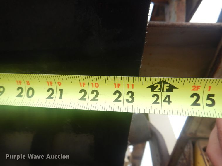 image for item DJ4840 2000 Kolberg Pioneer 4233HIS  roll crusher