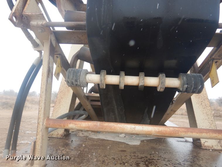 image for item DJ4840 2000 Kolberg Pioneer 4233HIS  roll crusher