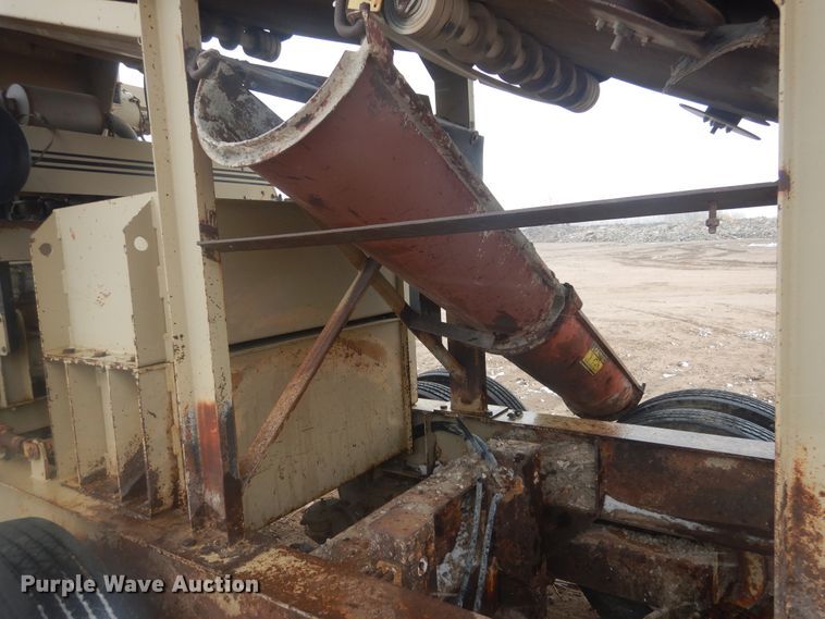 image for item DJ4840 2000 Kolberg Pioneer 4233HIS  roll crusher