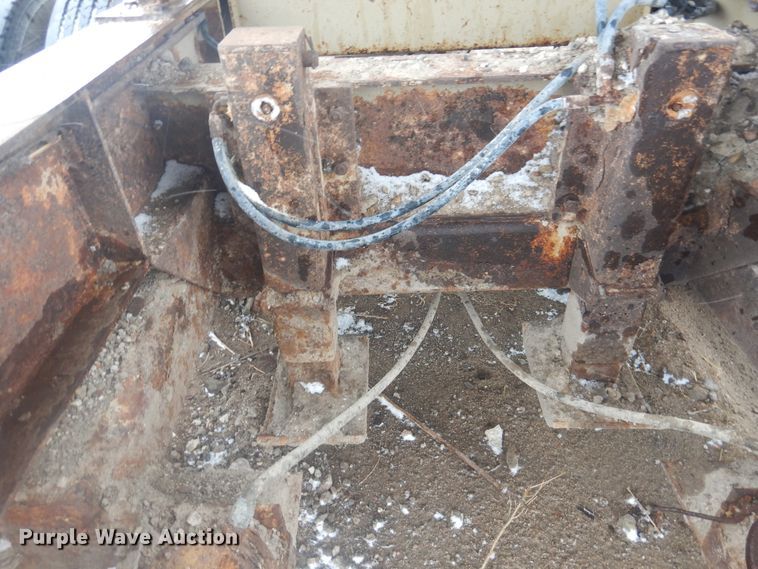 image for item DJ4840 2000 Kolberg Pioneer 4233HIS  roll crusher