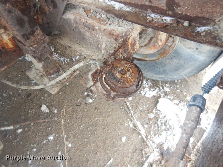 image for item DJ4840 2000 Kolberg Pioneer 4233HIS  roll crusher