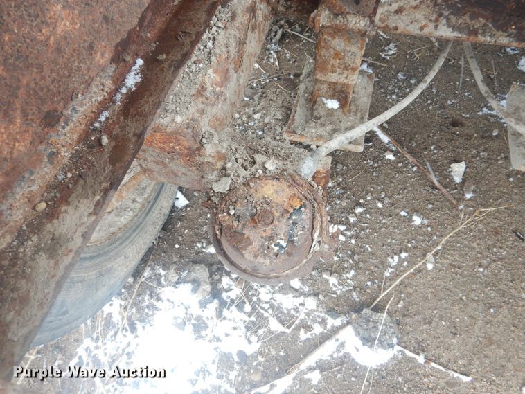 image for item DJ4840 2000 Kolberg Pioneer 4233HIS  roll crusher