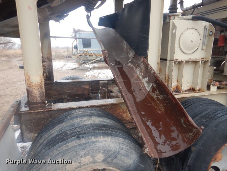 image for item DJ4840 2000 Kolberg Pioneer 4233HIS  roll crusher