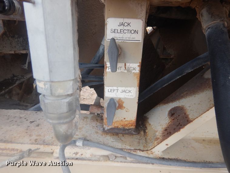 image for item DJ4840 2000 Kolberg Pioneer 4233HIS  roll crusher