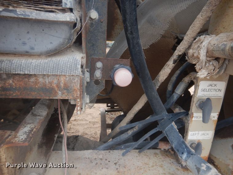 image for item DJ4840 2000 Kolberg Pioneer 4233HIS  roll crusher