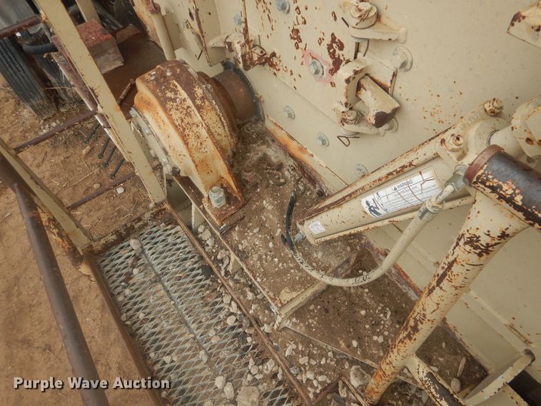 image for item DJ4840 2000 Kolberg Pioneer 4233HIS  roll crusher