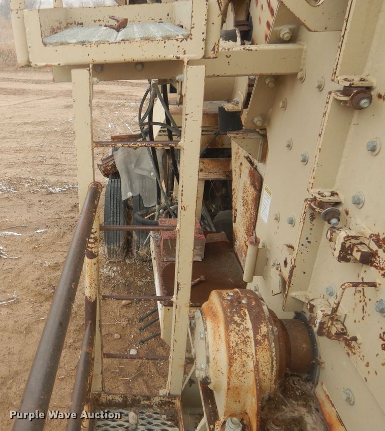 image for item DJ4840 2000 Kolberg Pioneer 4233HIS  roll crusher